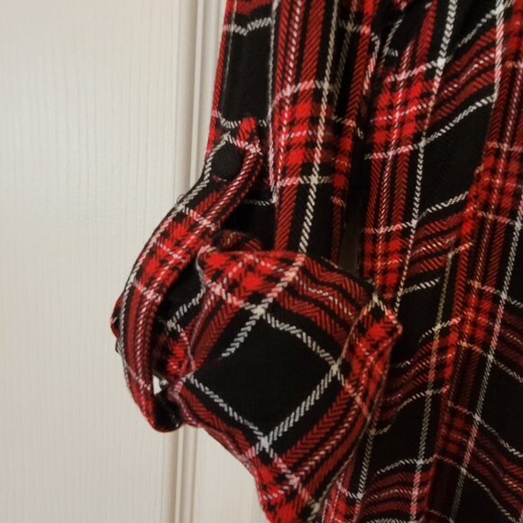 Lord & Taylor Women's Long Sleeve Flannel Top ~ Black and Red ~ Sz Petit Large ~ - Picture 3 of 4